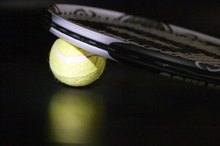 The Difference Between Racquetball & Tennis