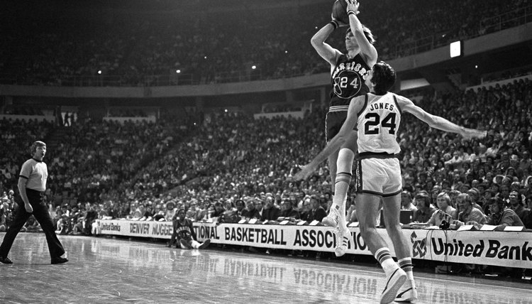 Denver Nuggets v Golden State Warriors, 11-9-76