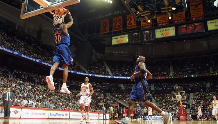 Larry Hughes dunks