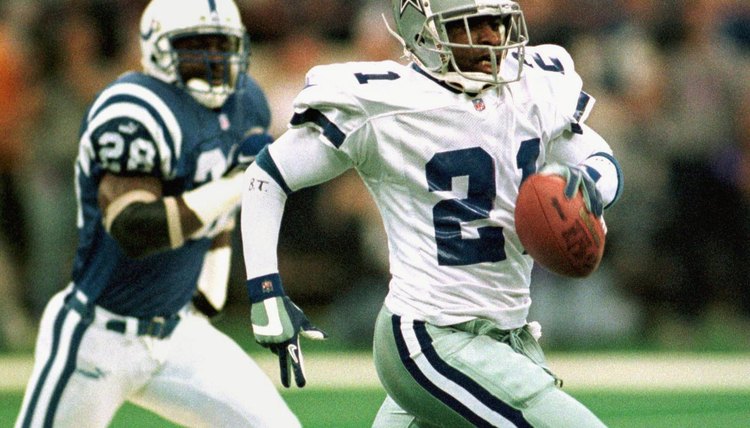 Dallas Cowboys cornerback Deion Sanders (R) outdis
