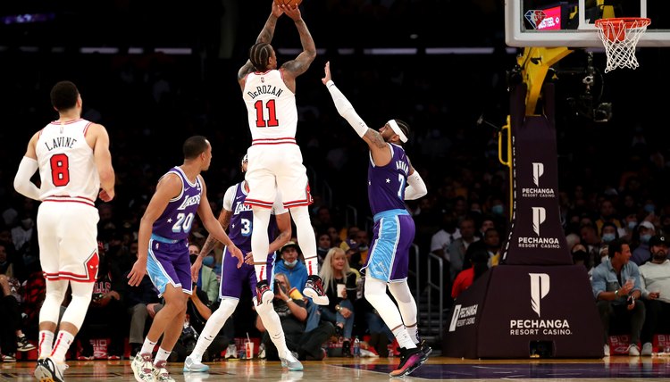 Chicago Bulls v Los Angeles Lakers
