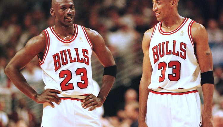 Michael Jordan (L) and Scottie Pippen (R) of the C