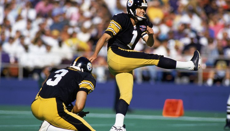 Gary Anderson kicks